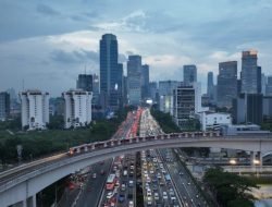 KAI Temukan Layangan, Bola Golf, Hingga Bola Sepak di Jalur LRT Jabodebek, Ajak Masyarakat Jaga Keselamatan