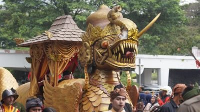 Kuda Renggong dan Kereta Naga Paksi Warnai Kirab Budaya HUT ke-80 Jawa Barat