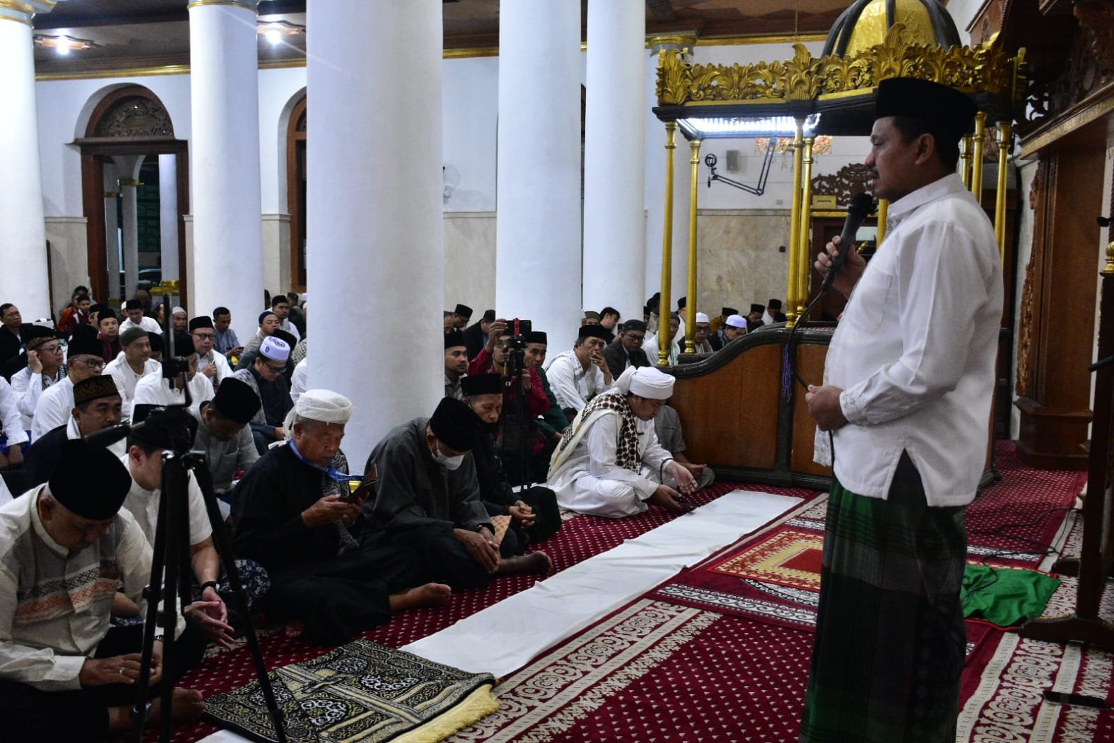 Subuh Berjamaah Bupati Sumedang