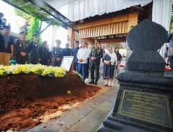 Pesan Terakhir Eyang Meri, Kapolri Jadikan Teladan bagi Keluarga Besar Polri