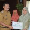 Bupati Dony Serahkan Insentif Kader Posyandu, Tegaskan Peran Strategis di Masyarakat