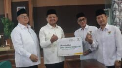 Penyerahan Zakat Mal Warnai Peringatan Nuzulul Quran di Sumedang