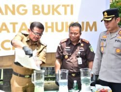 Bupati Dony dan Kejari Sumedang Musnahkan Barang Bukti Inkracht