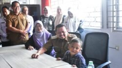 Bupati Dony Bantu Perbaikan Rumah Fikri, Salurkan Dana Pribadi