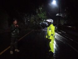 Longsor Tutup Jalur Bandung–Cirebon, Polisi Lakukan Penanganan Cepat