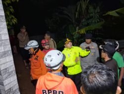 Longsor Sumedang Selatan Timbun Dua Rumah, Satu Warga Masih Dicari