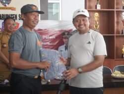 Pemda Sumedang Salurkan Seragam Linmas, Bupati Dorong Profesionalitas