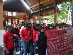 Bupati Dony Temui Buruh di May Day, Janji Bentuk Satgas Ketenagakerjaan