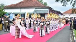 Ribuan Warga Padati Kirab Budaya Tatar Sunda, Mahkota Binokasih Jadi Sorotan