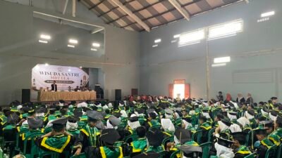298 Santri MDT Situraja Diwisuda