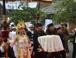 Mahkota Binokasih Kembali ke Keraton Sumedang Larang, Penutup Kirab Budaya Tatar Sunda yang Bersejarah