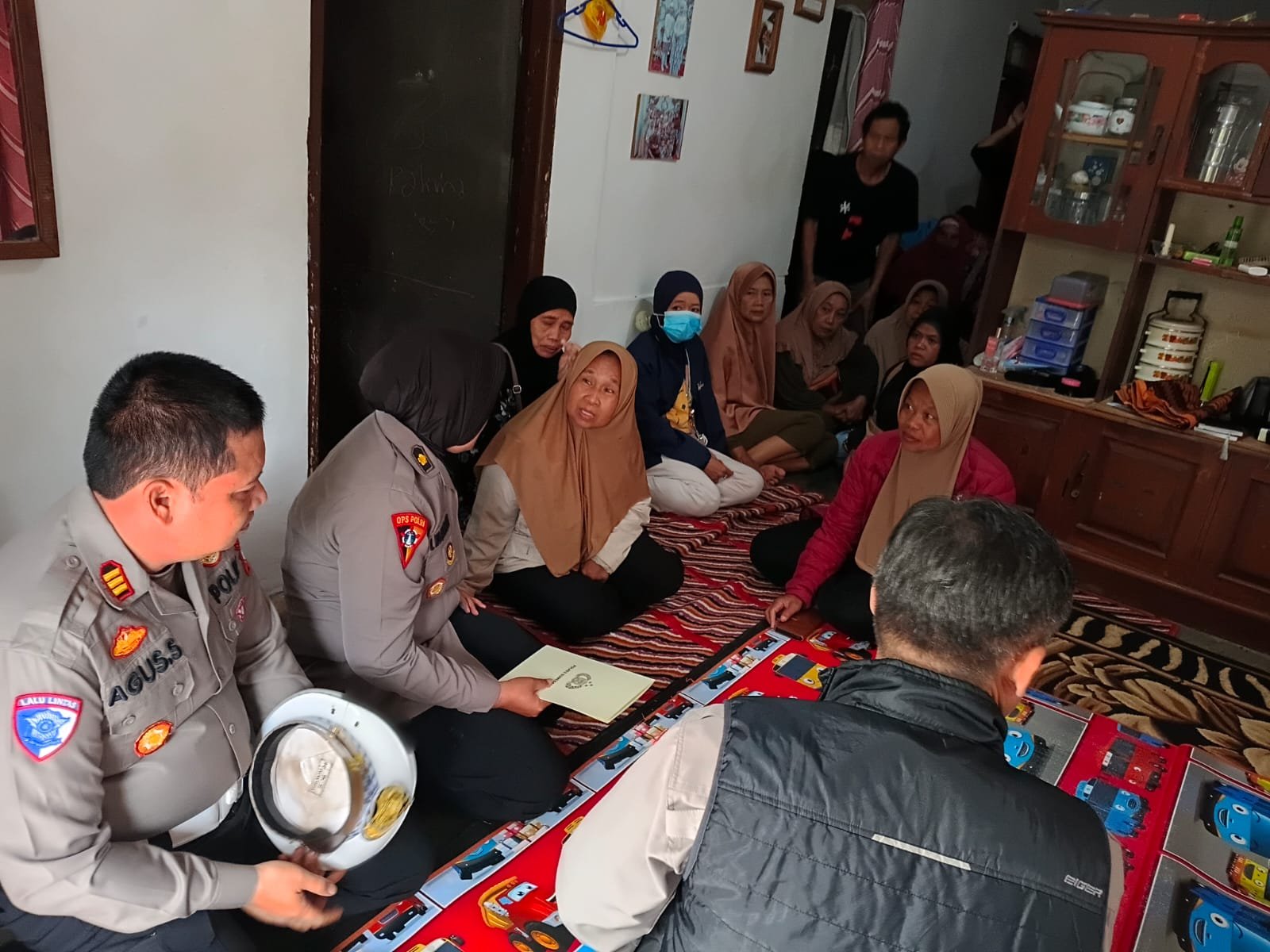 Polres Sumedang takziah korban pohon tumbang