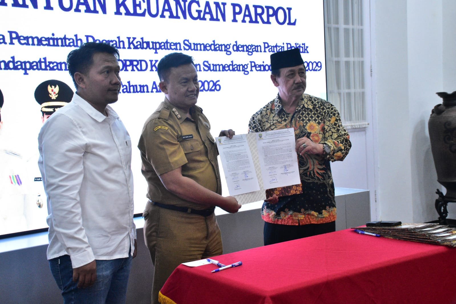 Pemkab Sumedang Salurkan Rp2 Miliar untuk Partai Politik