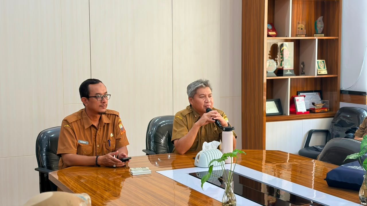 BKPSDM Sumedang Serahkan SK Pensiun kepada 120 ASN