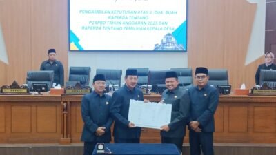 Rapat Paripurna DPRD Kabupaten Sumedang mengesahkan dua Raperda strategis Tahun 2026.