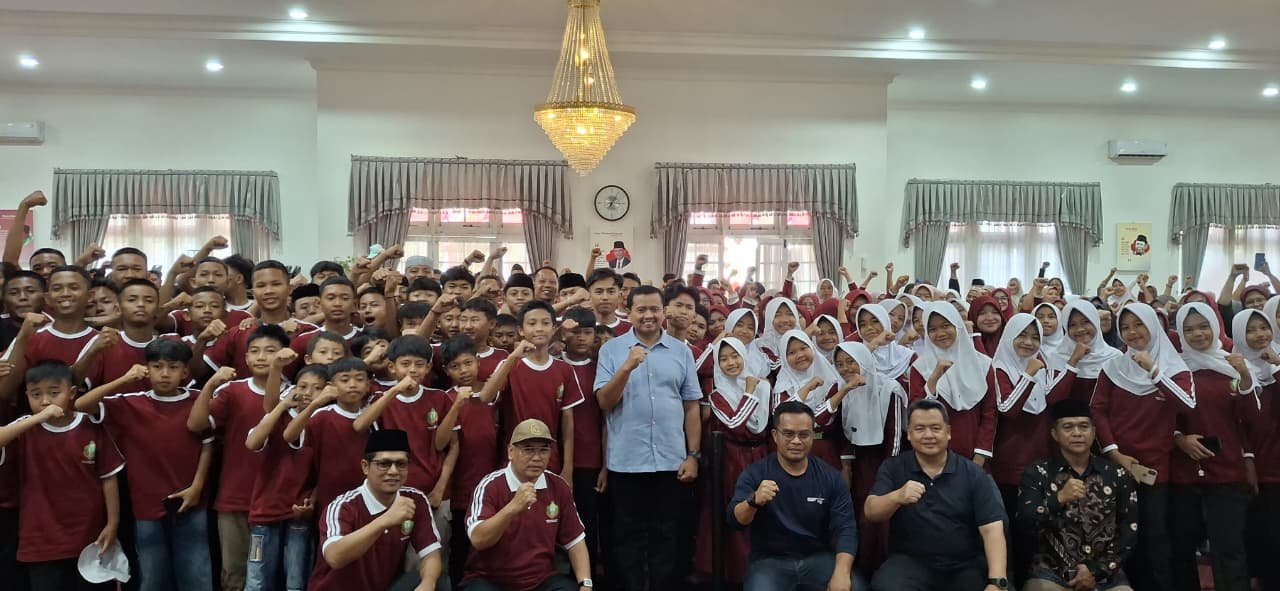 Bupati Dony melepas kontingen Sumedang menuju PORSENI Jabar 2026