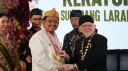 Bupati Sumedang Terima Piagam Penghargaan dari Keraton Sumedang Larang