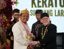 Bupati Sumedang Terima Piagam Penghargaan dari Keraton Sumedang Larang