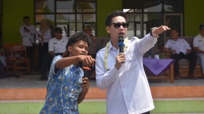 Wabup Sumedang Fajar Aldila edukasi literasi digital siswa SMP