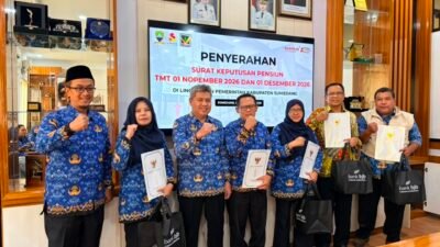 Penyerahan SK pensiun kepada ASN Kabupaten Sumedang