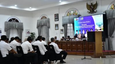 Bupati Sumedang Dony Ahmad Munir memimpin rapat persiapan Pilkades elektronik 2026