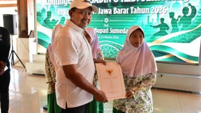 upati Dony Ahmad Munir melepas kontingen Porsadin Kabupaten Sumedang menuju kompetisi tingkat Provinsi Jawa Barat di Cianjur.