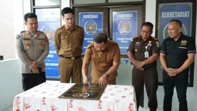 Bupati Dony Ahmad Munir meresmikan Kantor Balai Wartawan PWI Kabupaten Sumedang.
